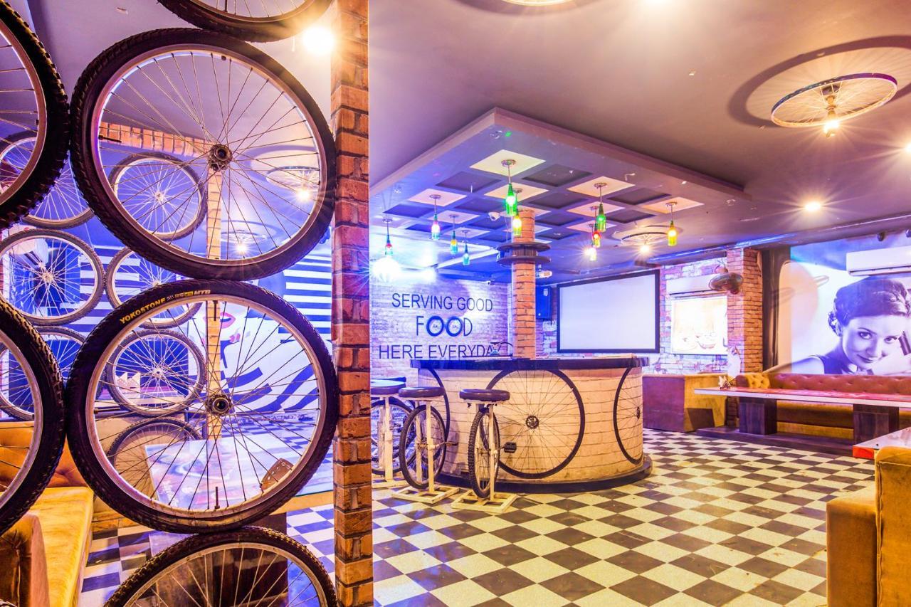 Fabhotel Star Of Taj Restobar Fatehabad Road Agra  Exterior foto